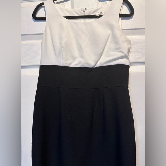 Studio One York Sheath White DressScubaSleeveless Zip Black Sz 8